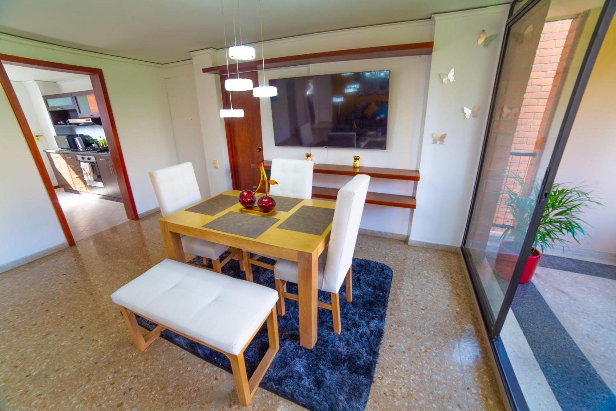 Floor W/balcony In El Poblado Apartamento *