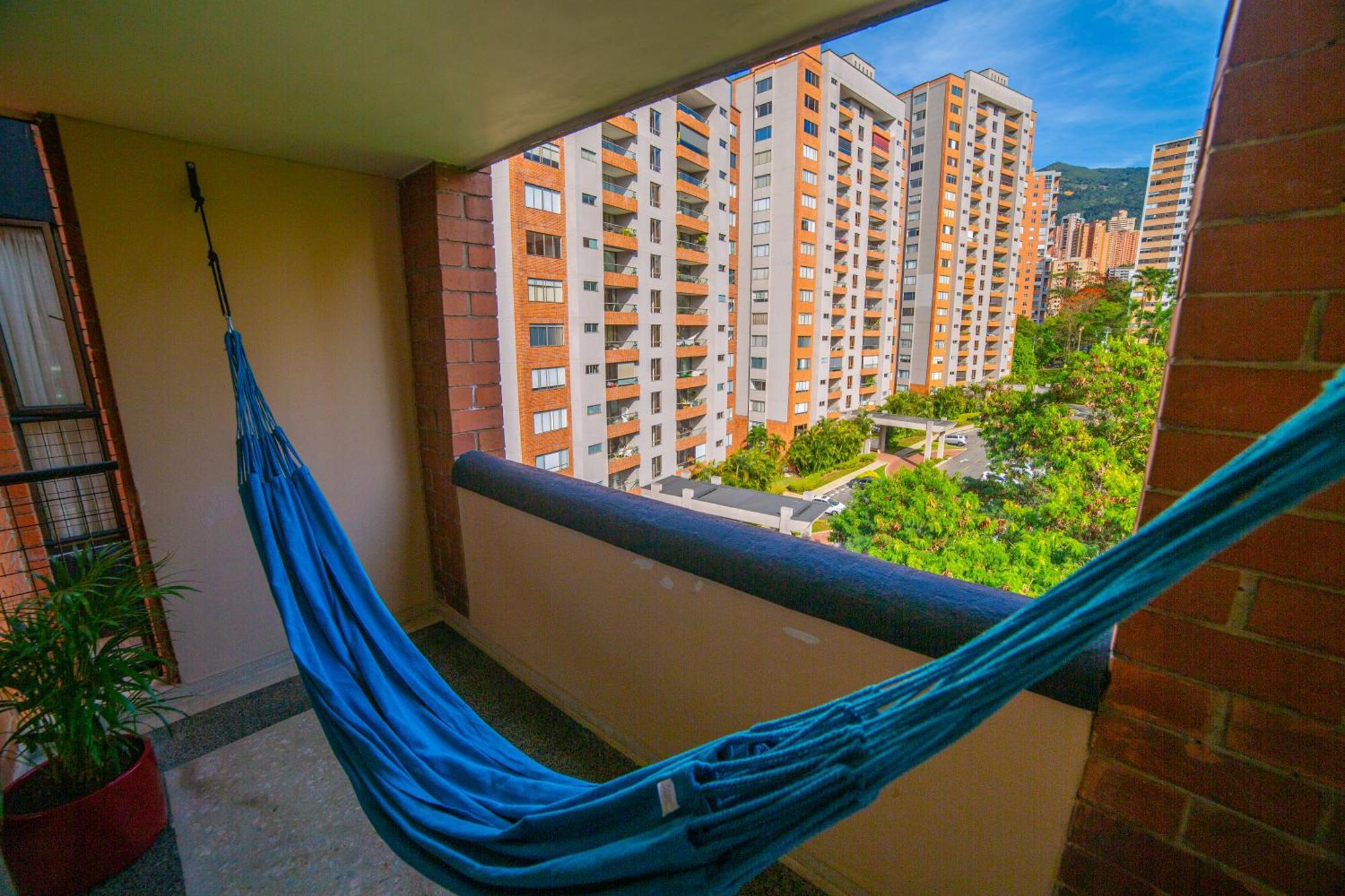 Floor W/balcony In El Poblado *