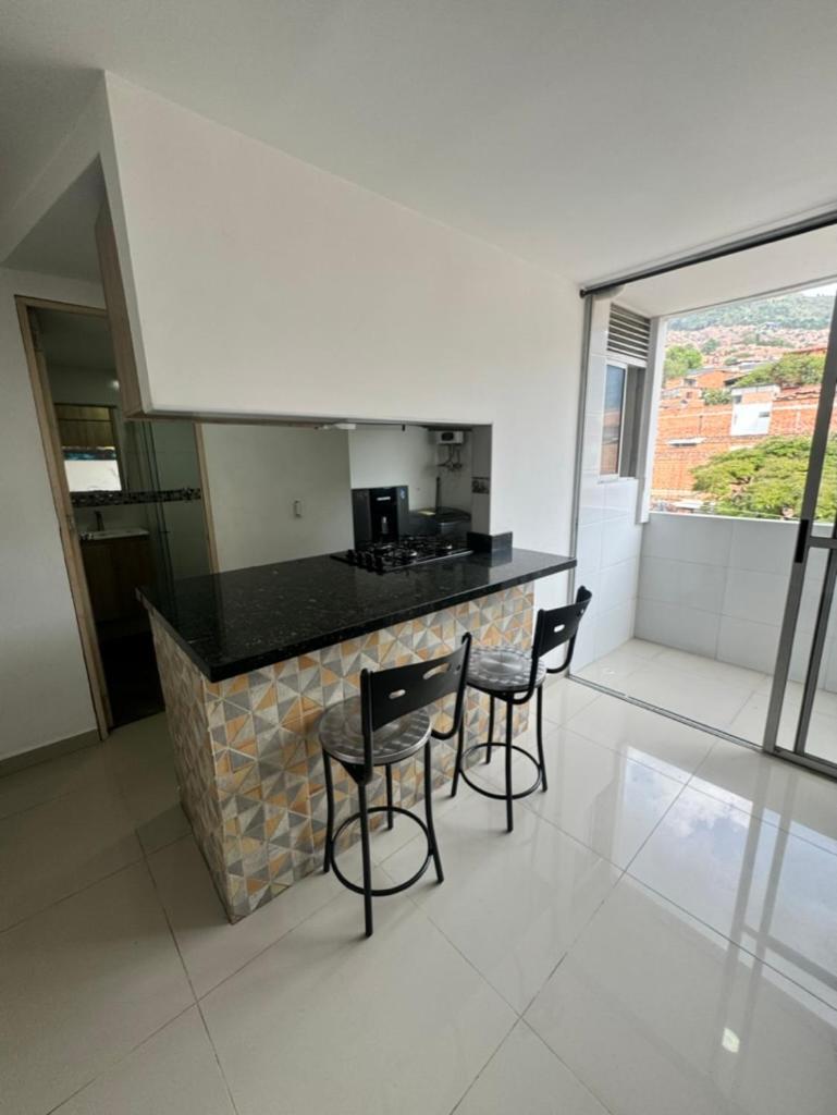 1051 Privado - Ascensor - Internet - Hermosa Vista * Medellín