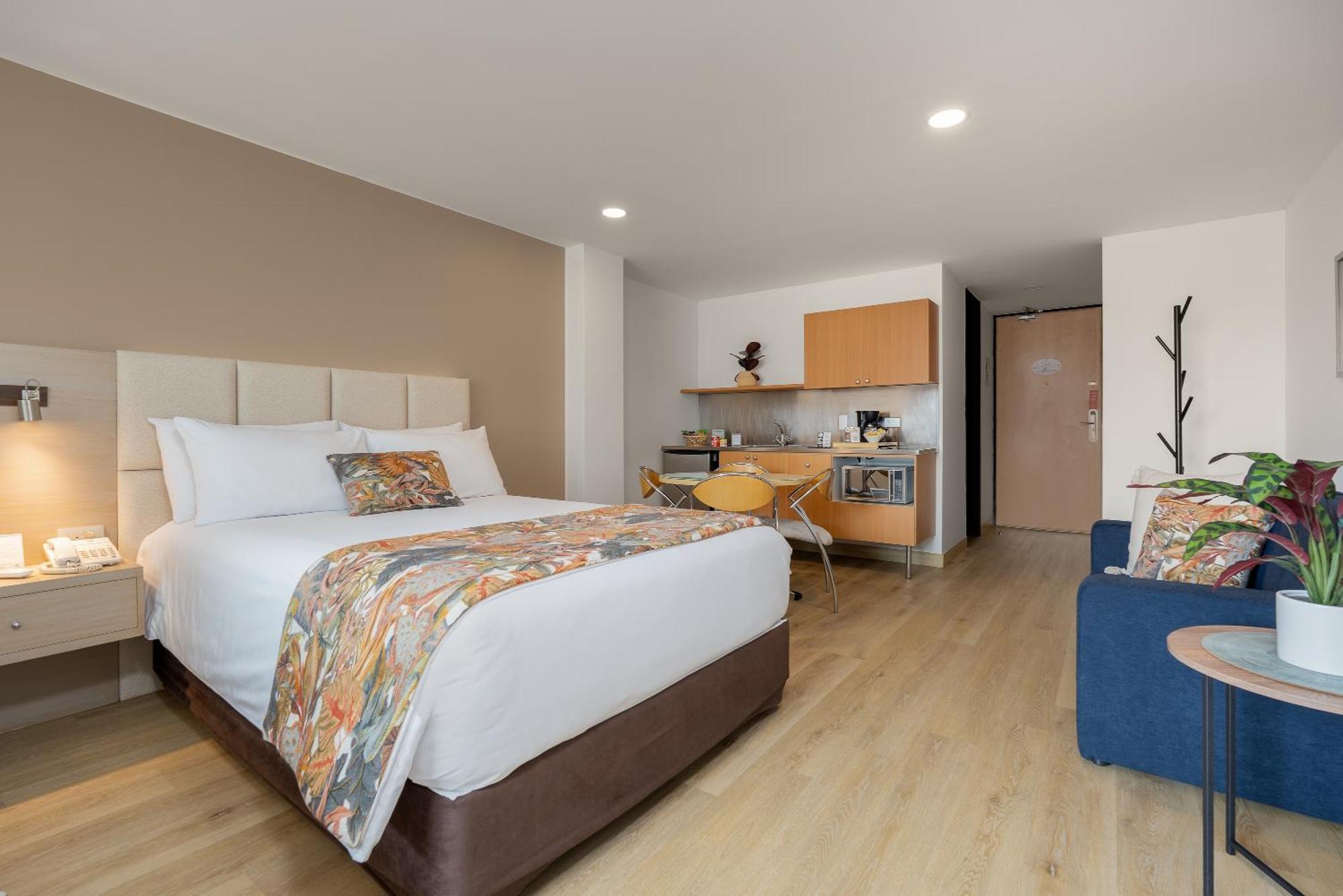 Novelty Hotel 4*