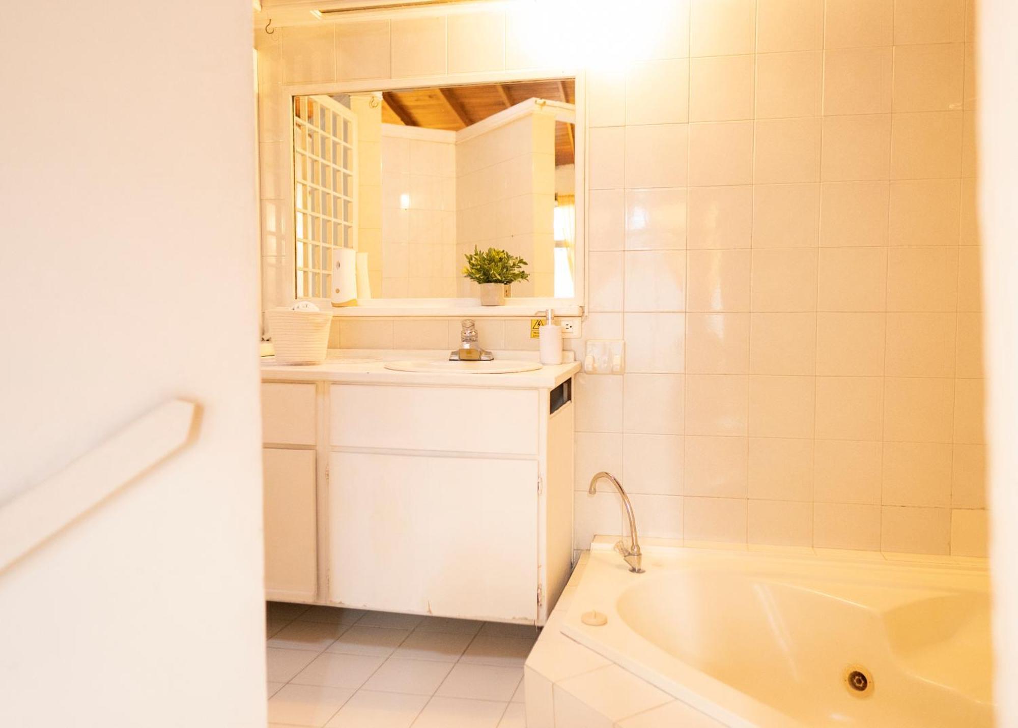 Africa House-casa Laureles-la70 Guest house 3*