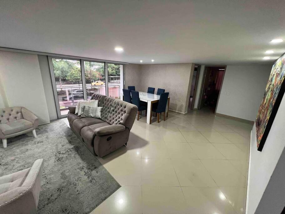 Apartamento Apto 4 Privadas 6 Camas, Cerca A Todo Medellín