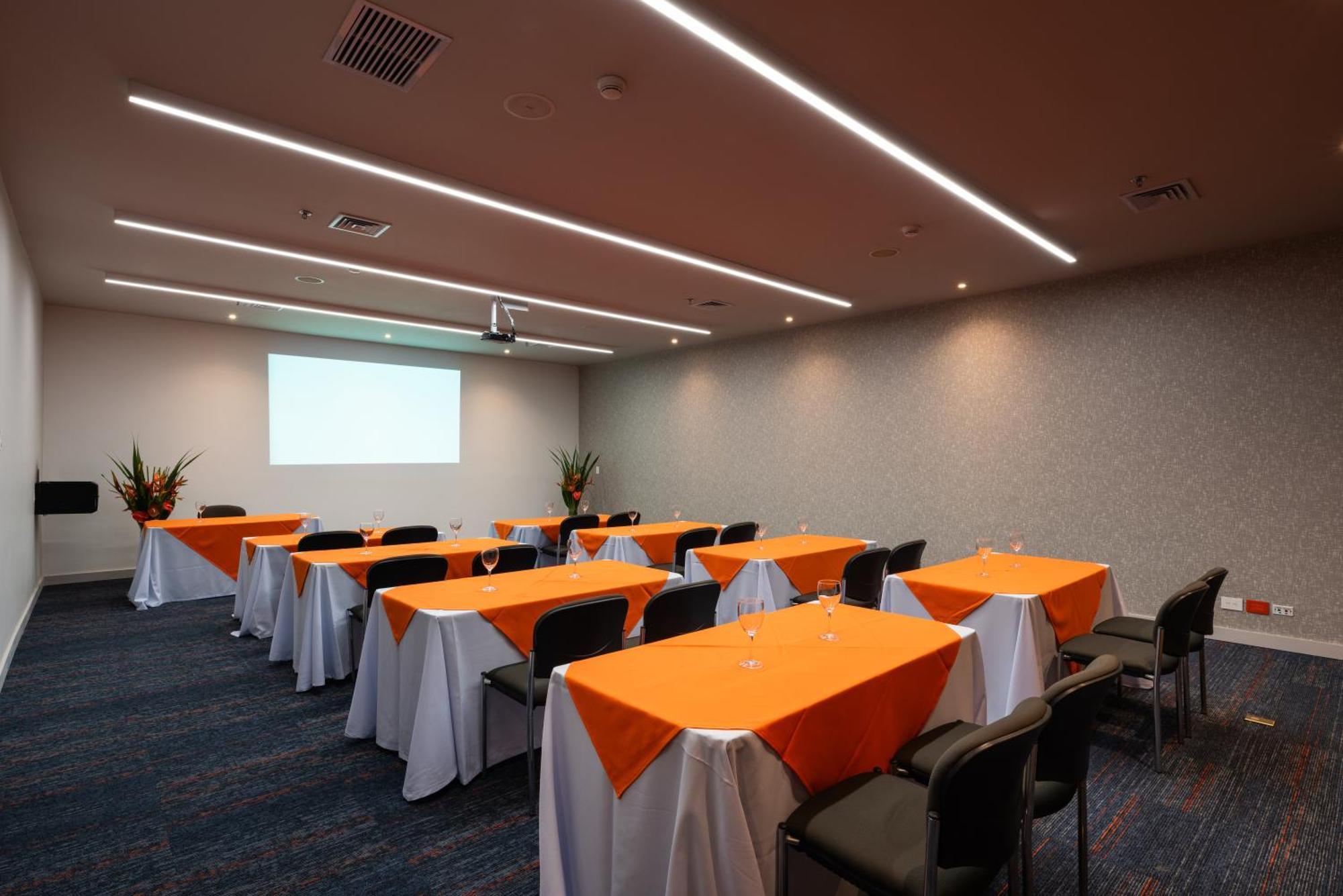 Express & By Ihg Hotel 4*