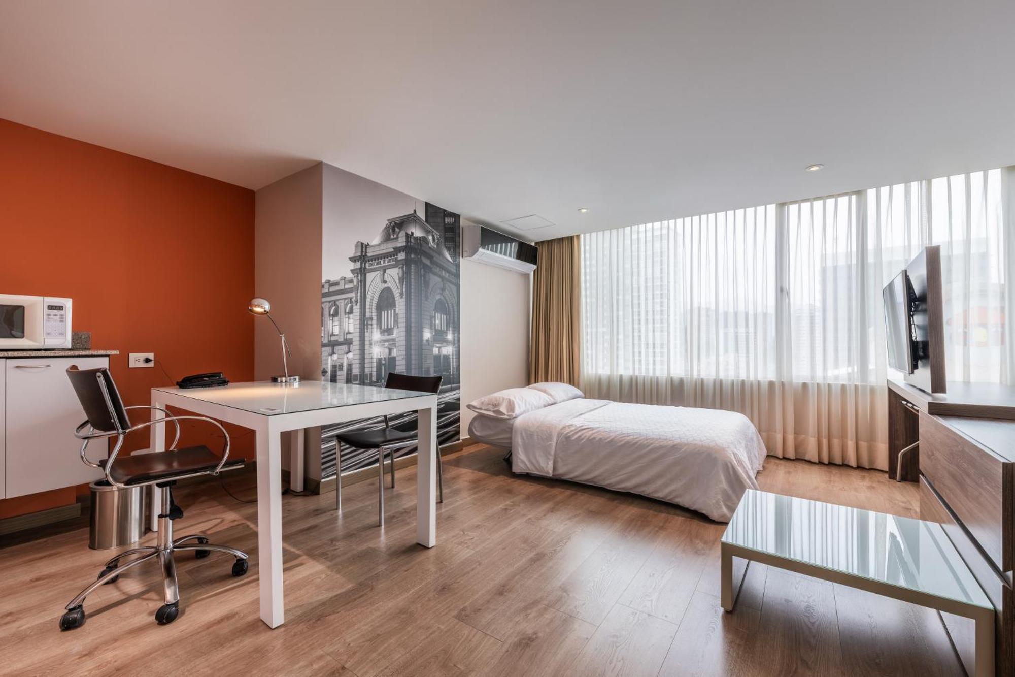 Hotel Express & By Ihg Medellín