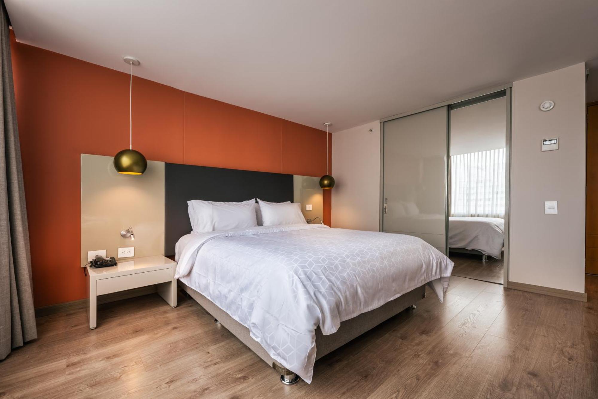 Hotel Express & By Ihg Medellín