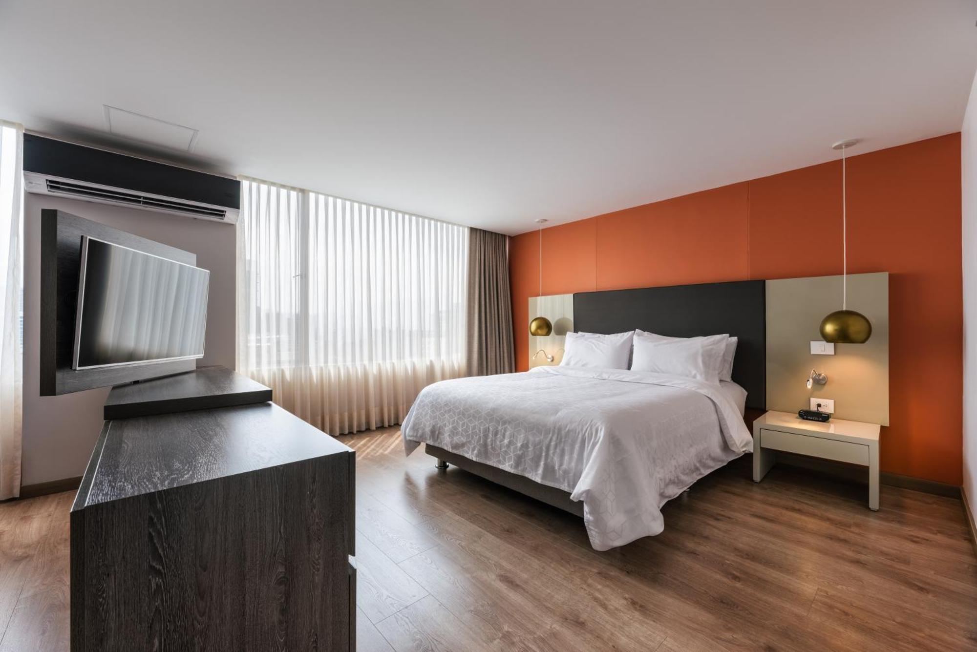 Hotel Express & By Ihg Medellín