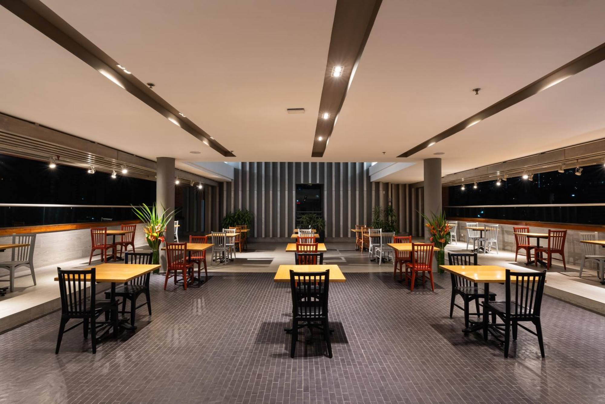 Express & By Ihg