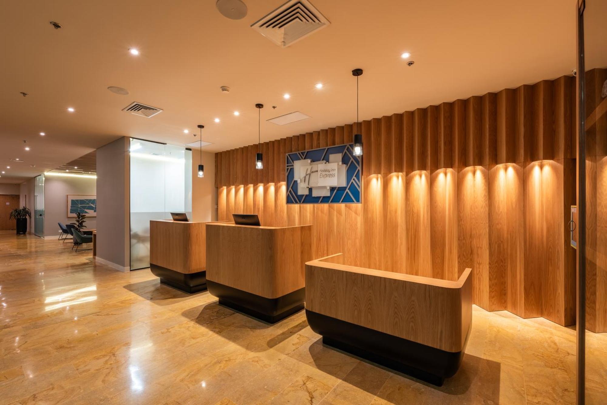 Express & By Ihg Hotel 4*