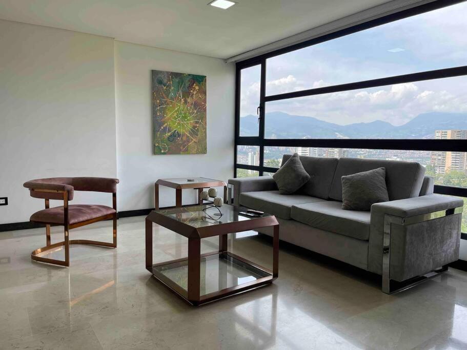 502 El Poblado: Beautiful & Ample Space For Families *