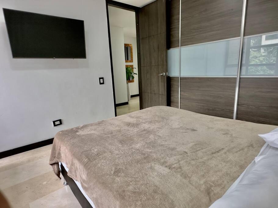 502 El Poblado: Beautiful & Ample Space For Families *