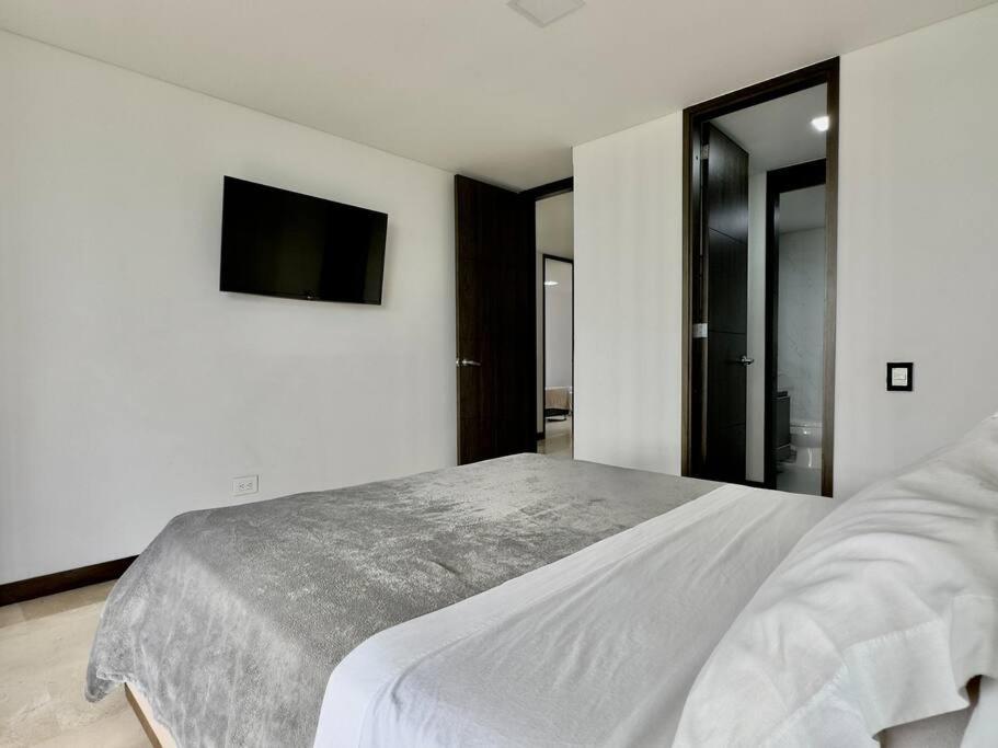 502 El Poblado: Beautiful & Ample Space For Families