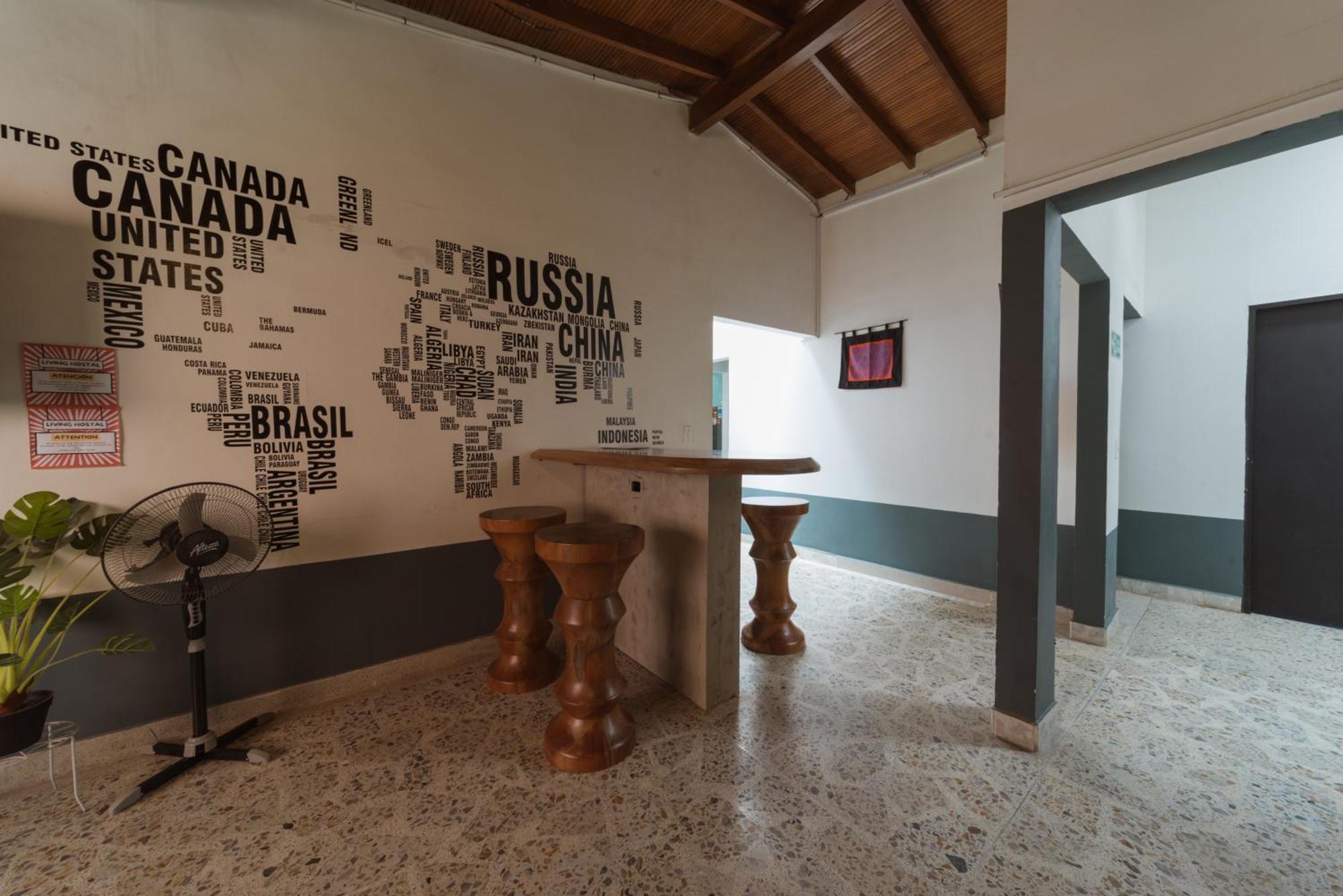 Living Hostal *