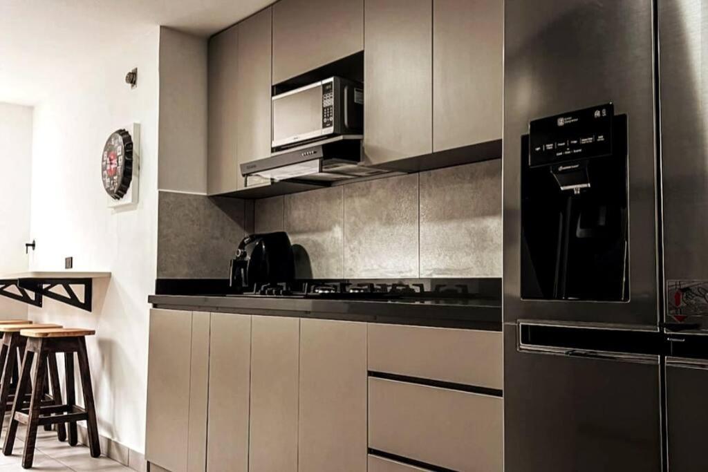 Modern 4bedroom With Private Terrace 500mb Internet Medellín