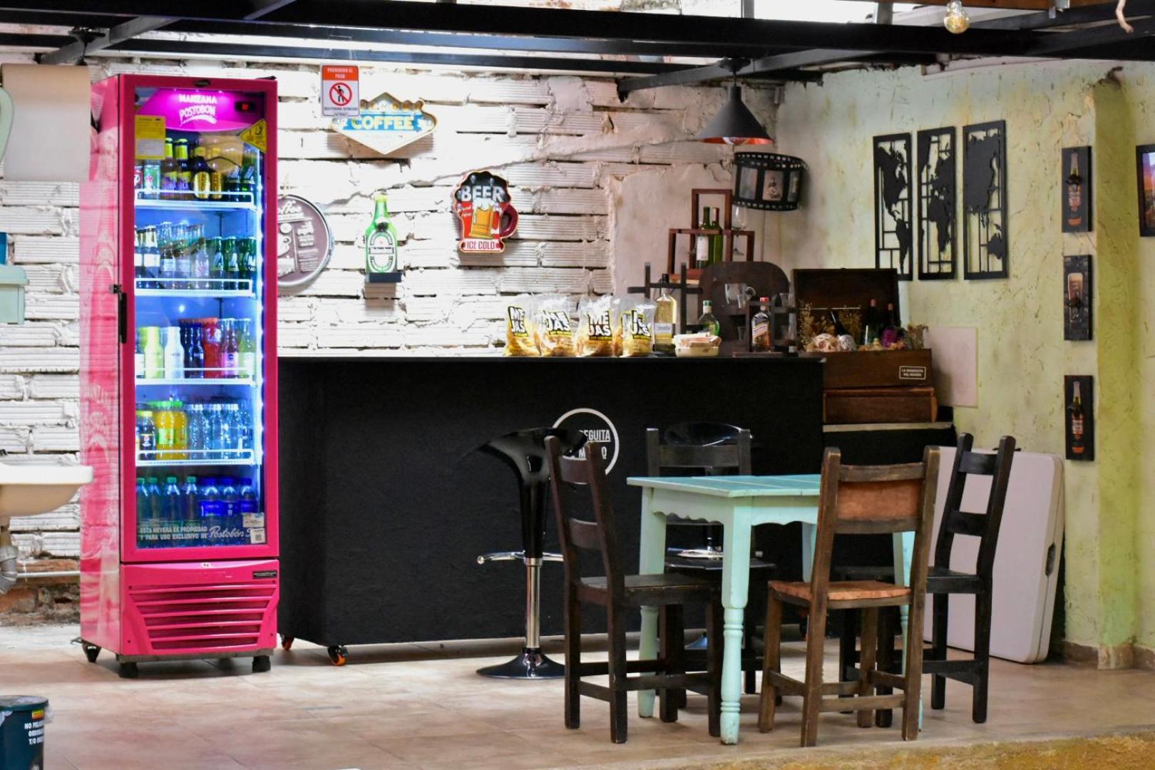 Pensión Hostal La Bodeguita Del Mundo Laureles Medellín