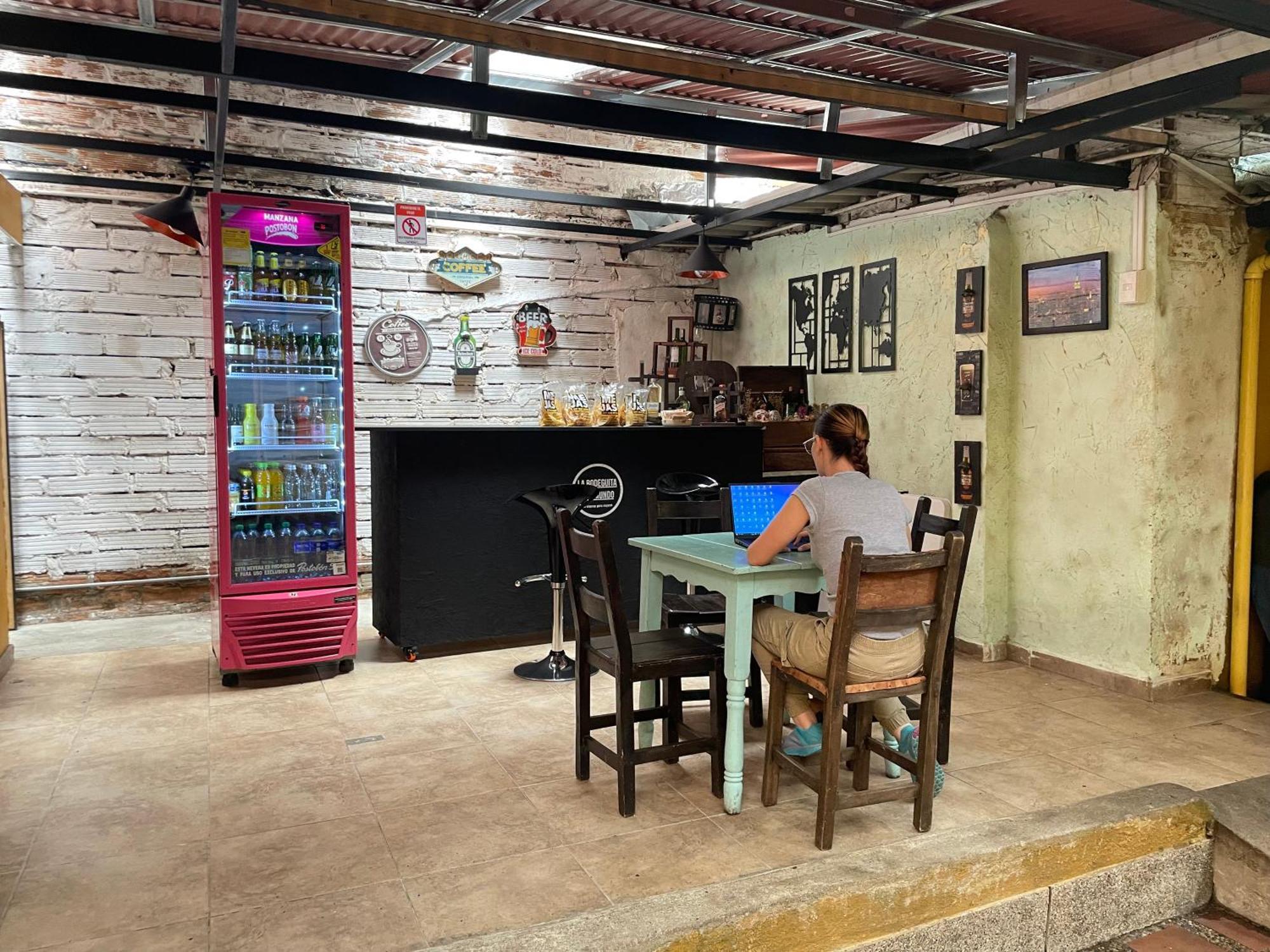 Hostal La Bodeguita Del Mundo Laureles Pensión