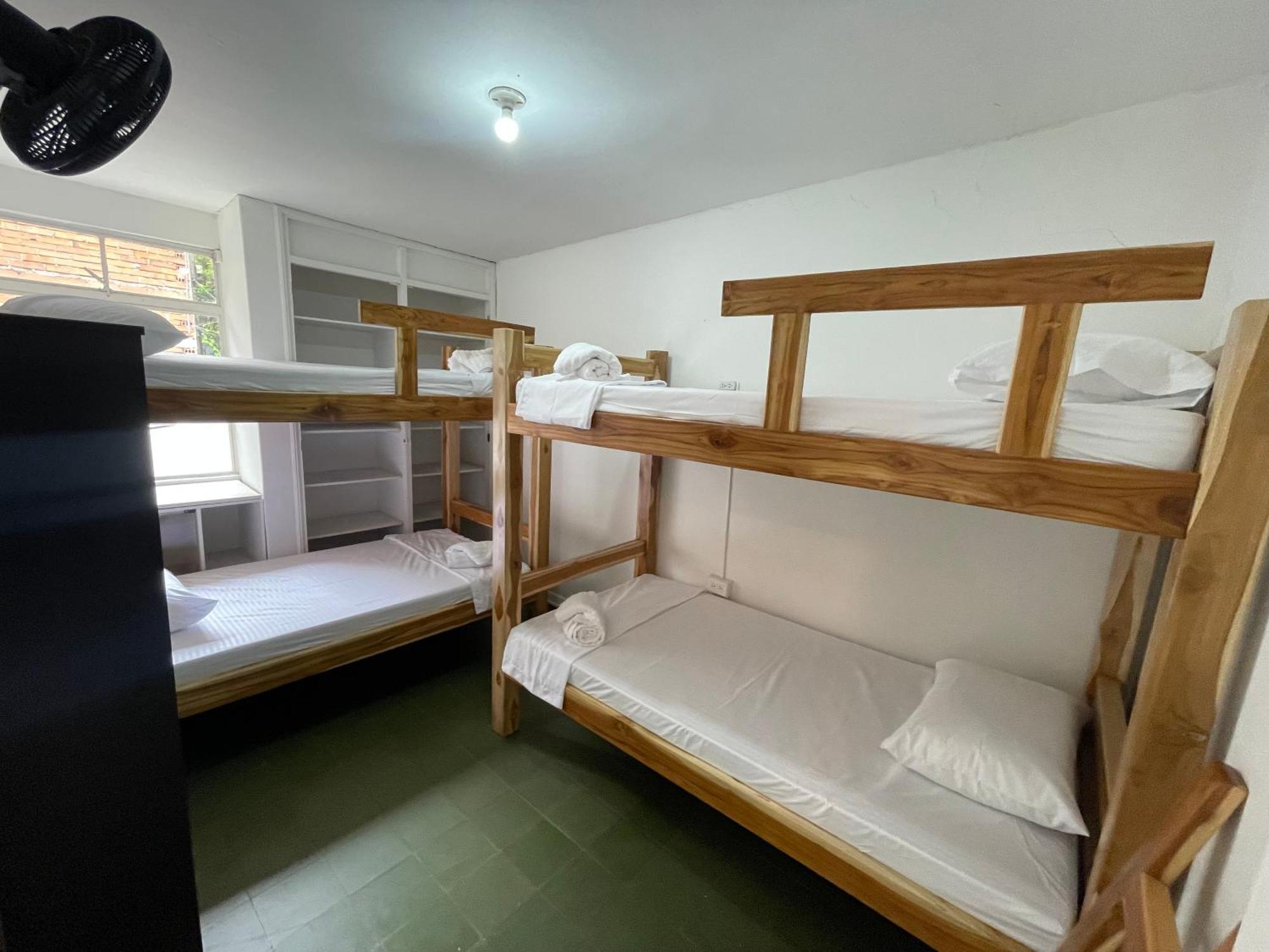 Hostal La Bodeguita Del Mundo Laureles Pensión
