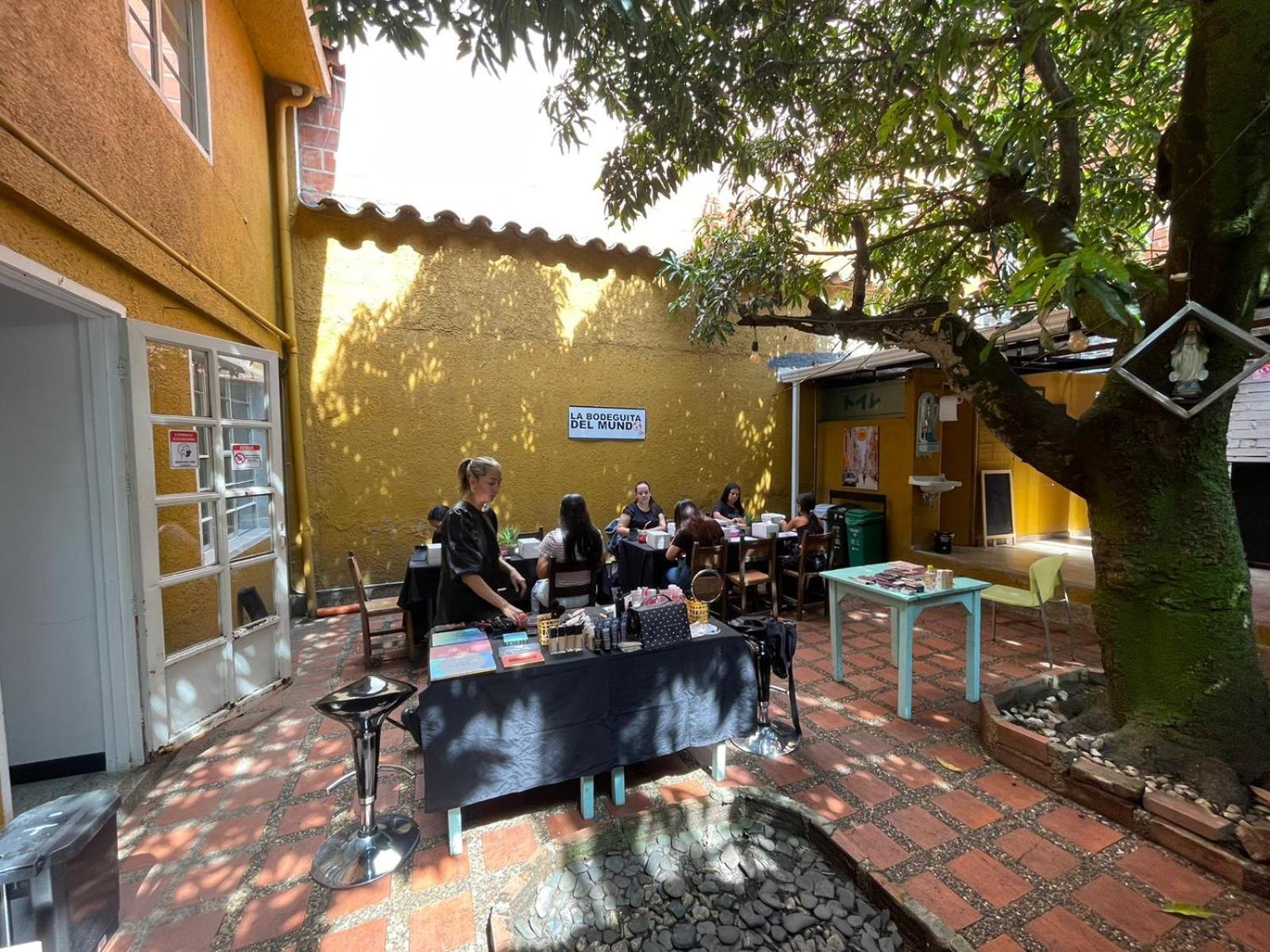 Pensión Hostal La Bodeguita Del Mundo Laureles *