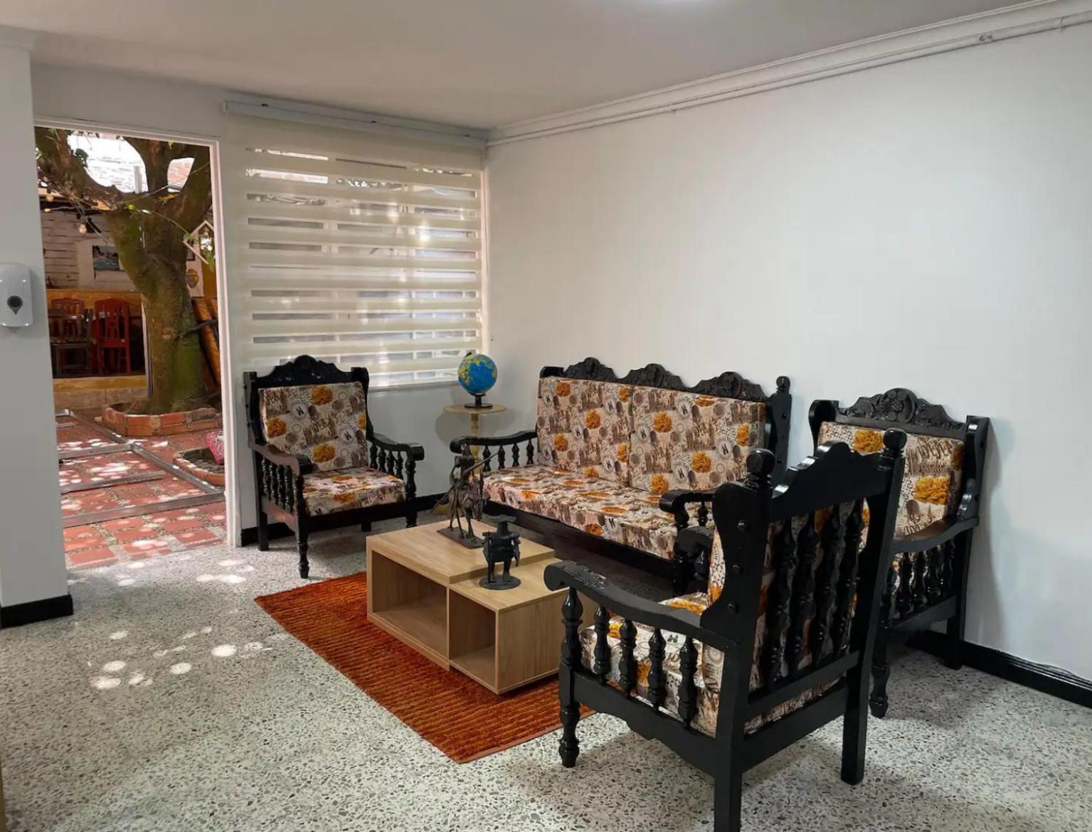 Pensión Hostal La Bodeguita Del Mundo Laureles