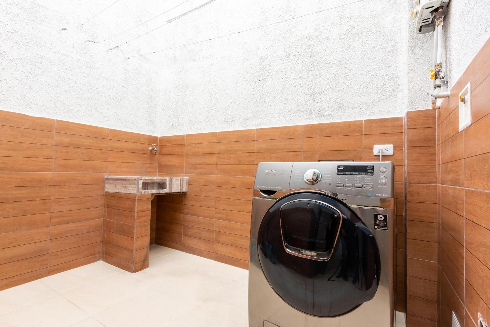 Apartamento De 3 Hab En Medellin, Zona Turistica