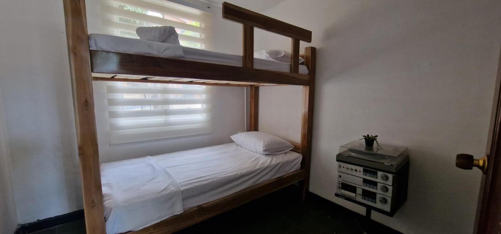 Hostal La Bodeguita Del Mundo Laureles Pensión Medellín