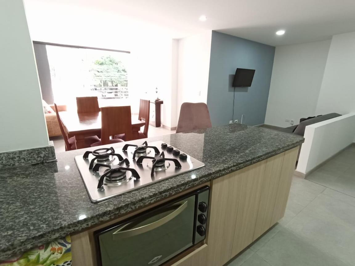 Laureles, Avenida 80 Edificio