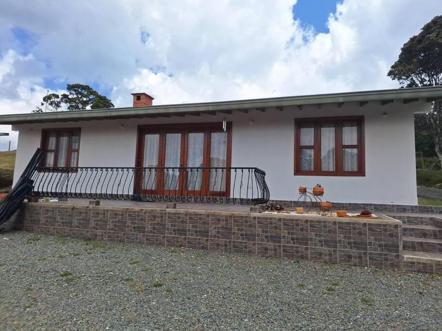 Casa San Miguel Santa Elena Сasa de vacaciones Medellín