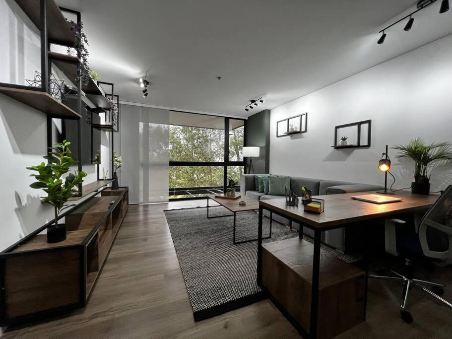 Apartamento Outstanding And Wide With Work Station Medellín