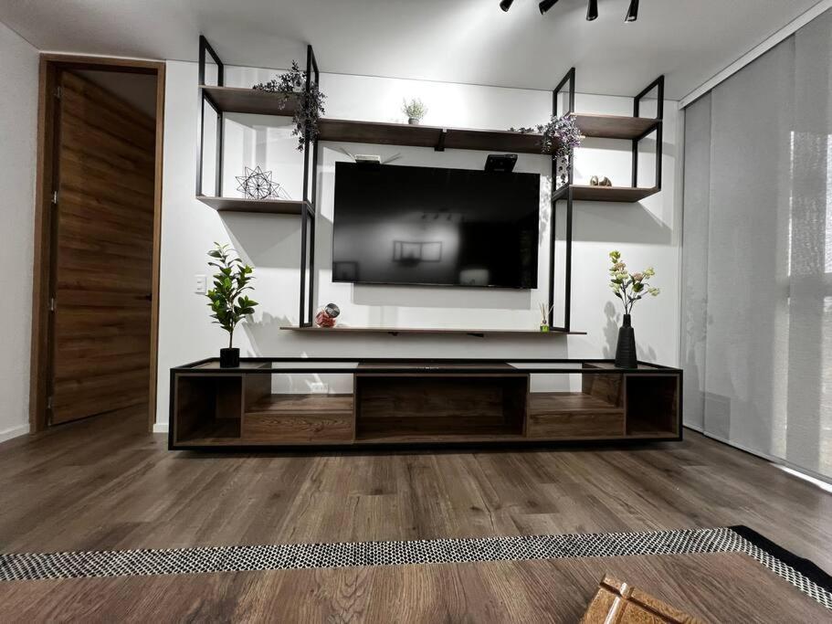 Outstanding And Wide With Work Station Apartamento *