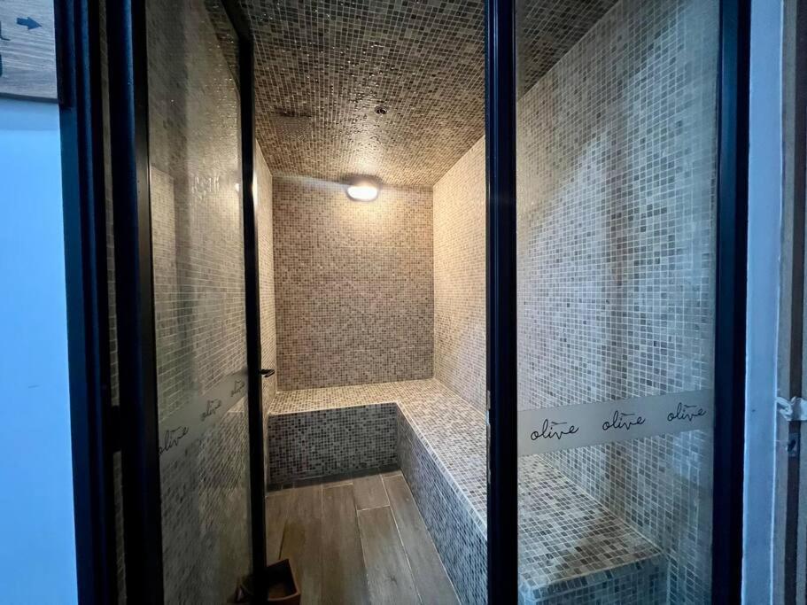 Outstanding And Wide With Work Station Apartamento *