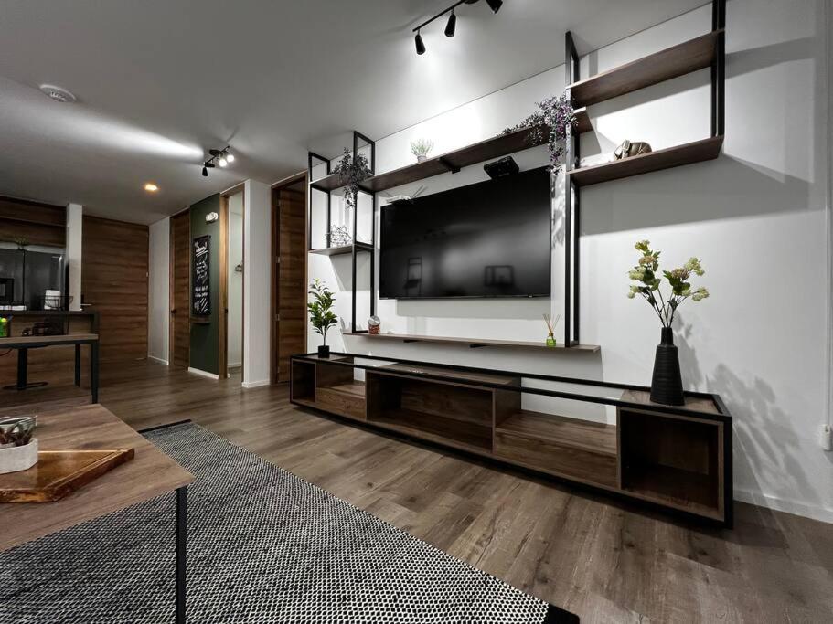 Outstanding And Wide With Work Station Apartamento Medellín