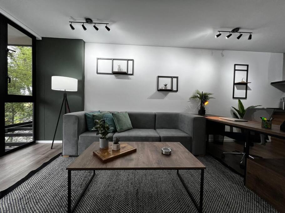 Outstanding And Wide With Work Station Medellín