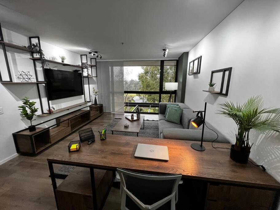 Outstanding And Wide With Work Station Apartamento *