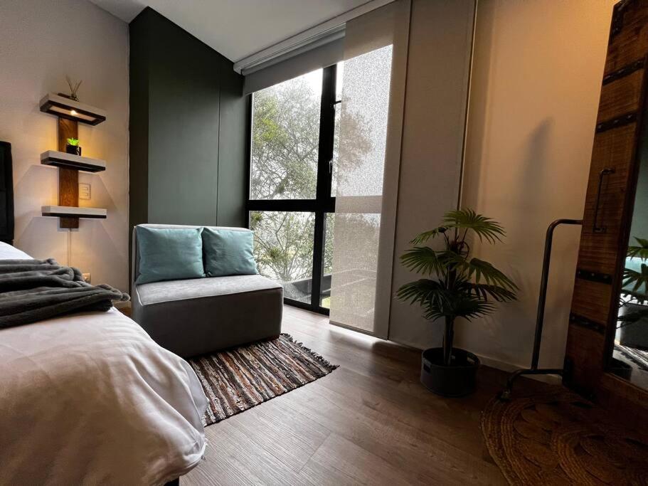 Apartamento Outstanding And Wide With Work Station