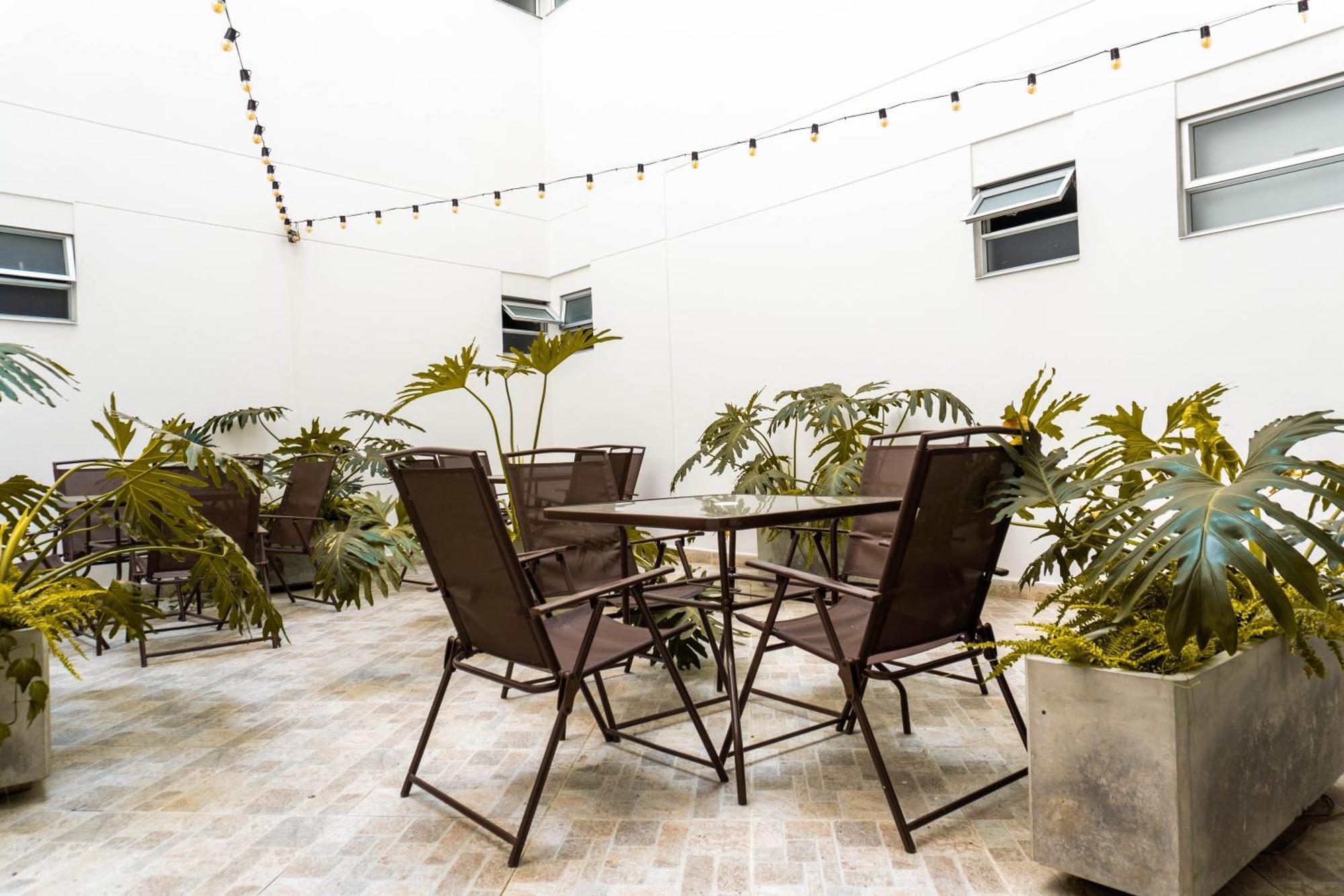 California 4* Medellín