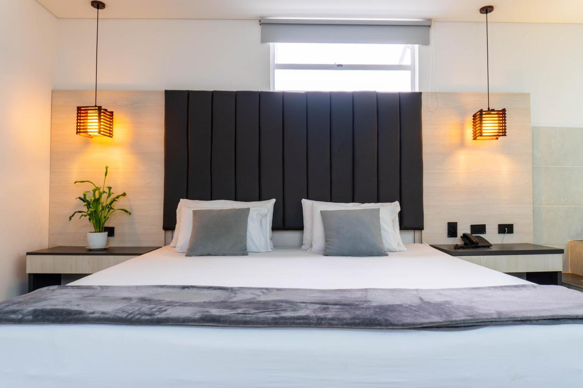 California 4* Medellín
