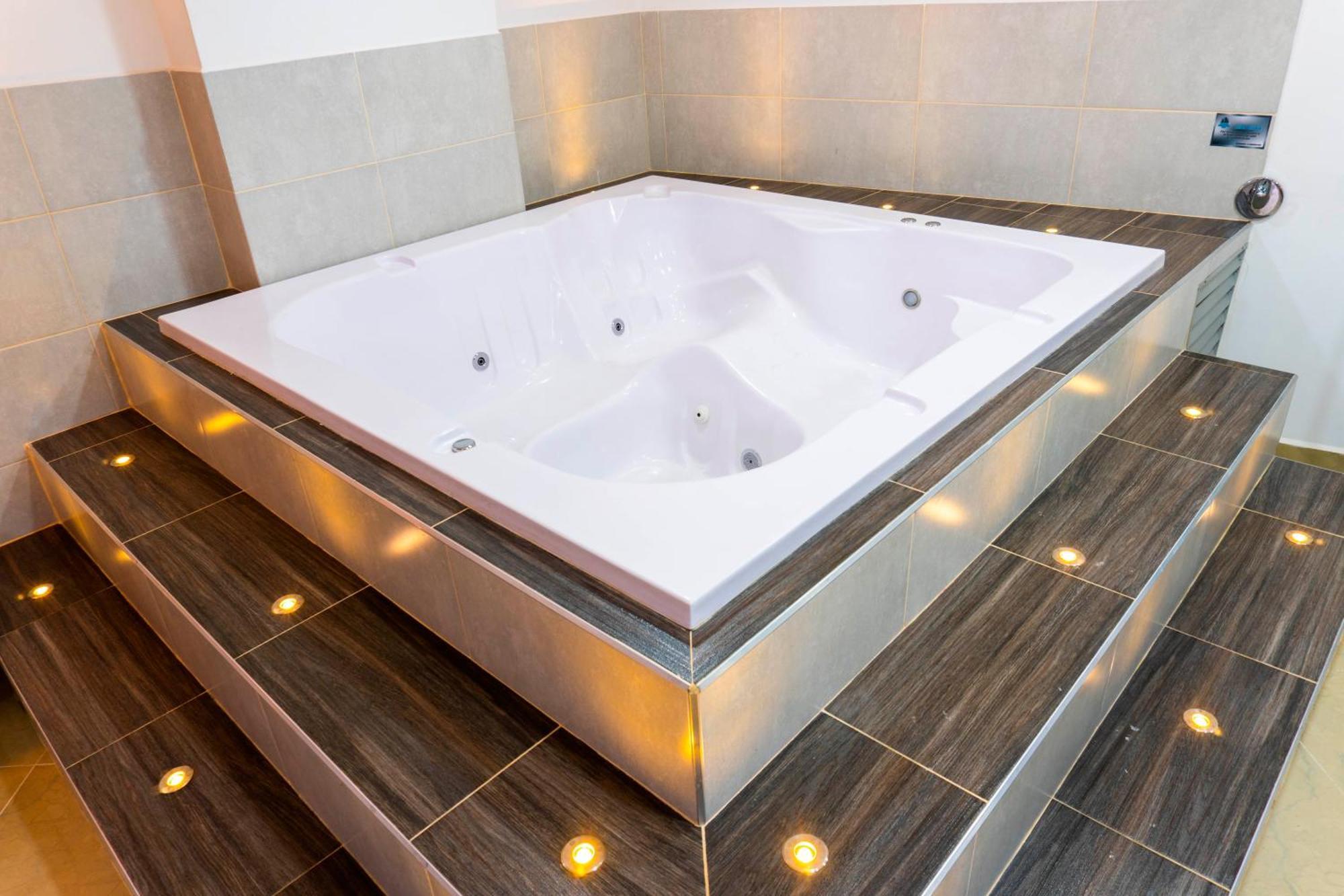 California Hotel 4*
