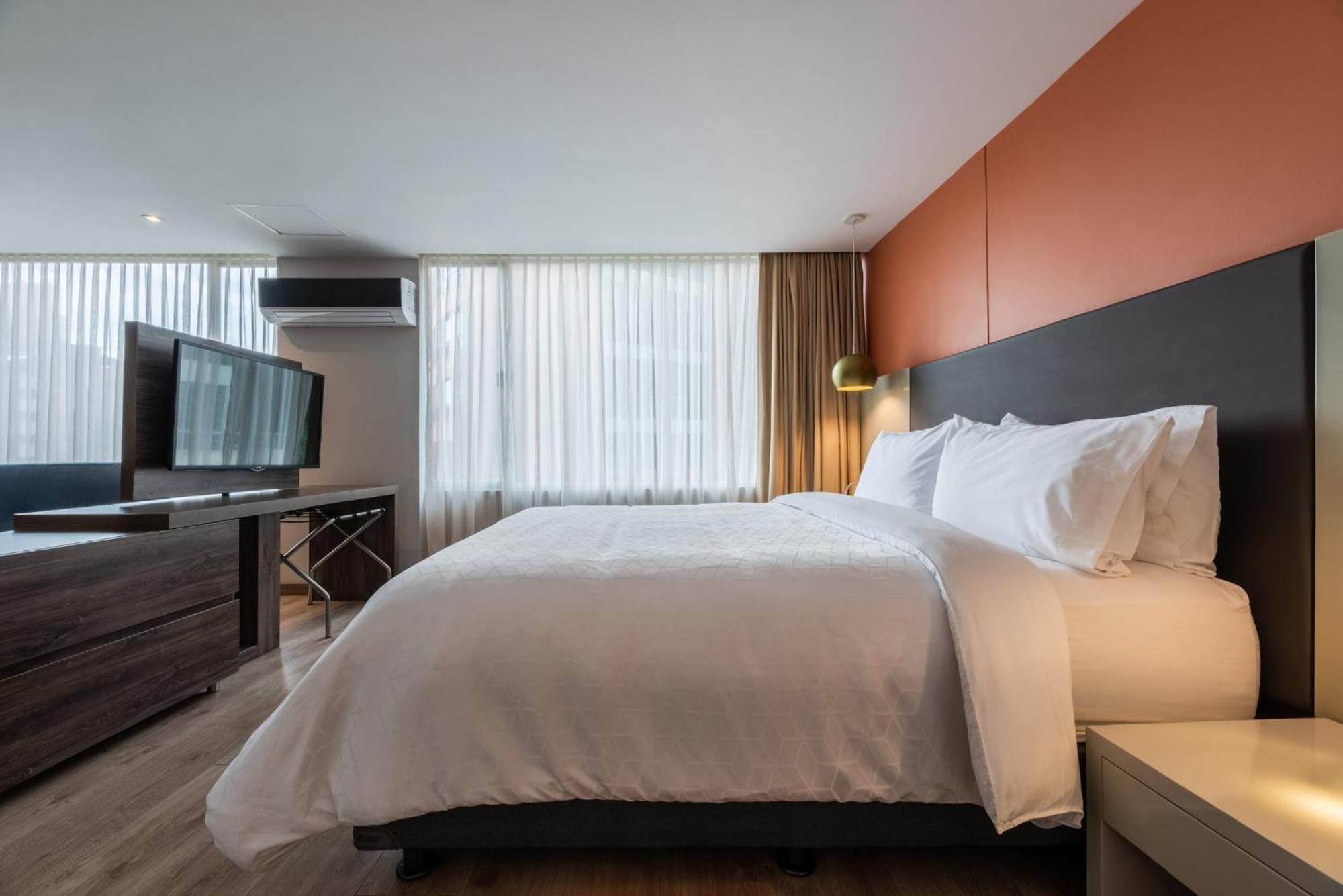 Express & By Ihg Hotel 4*