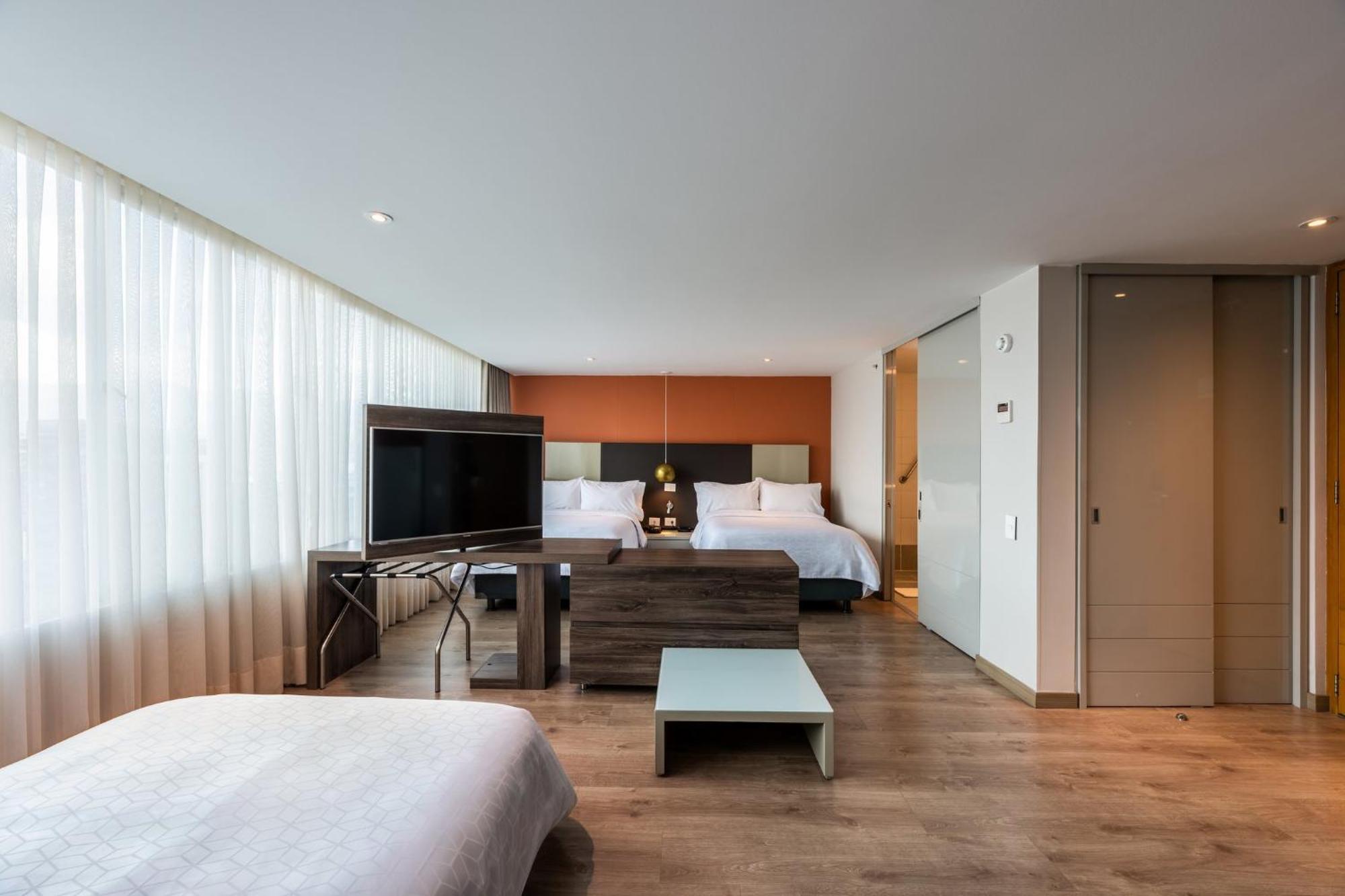 Hotel Express & By Ihg Medellín