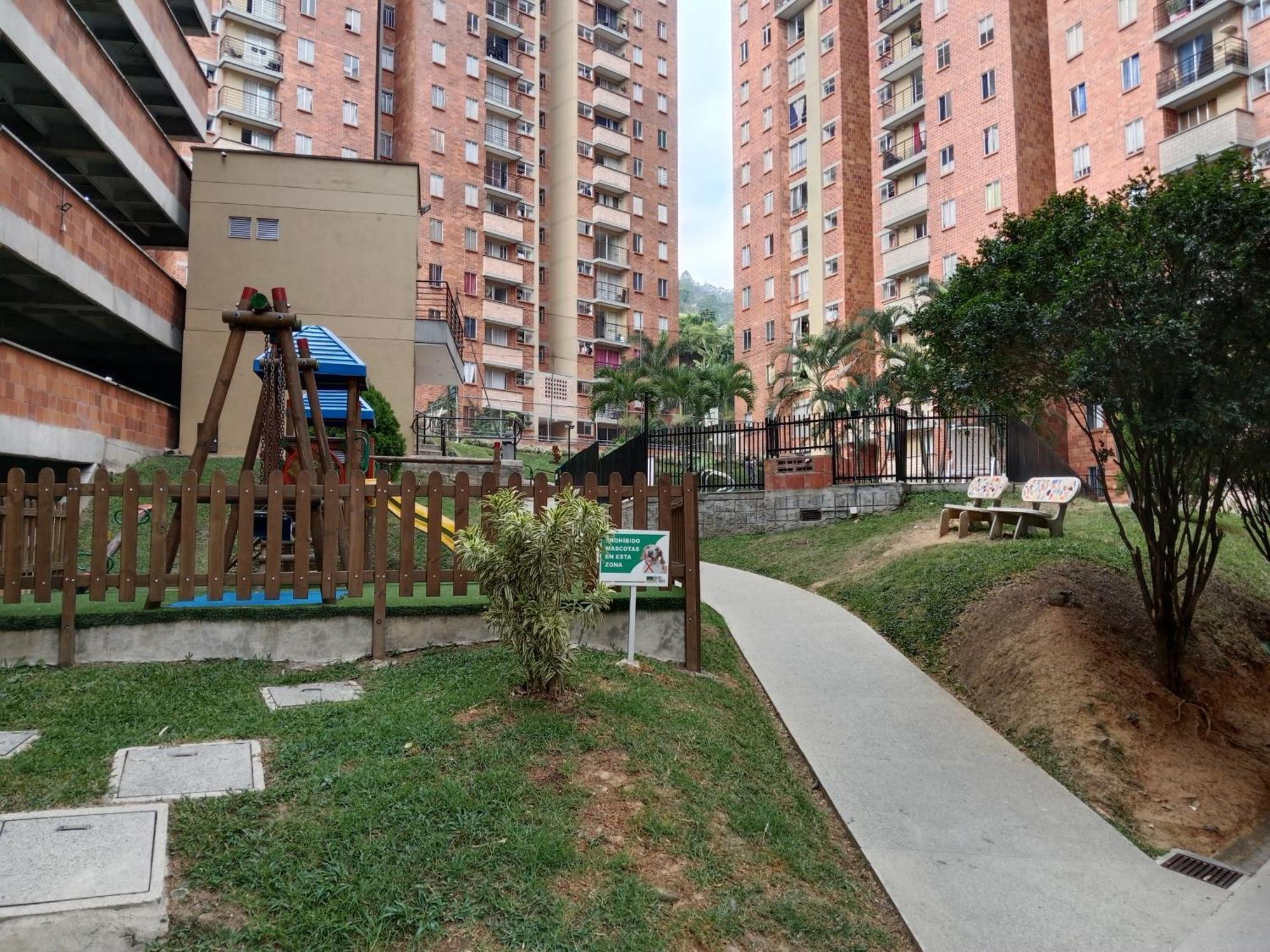 Urbanizacion Jardines Del Rodeo * Medellin
