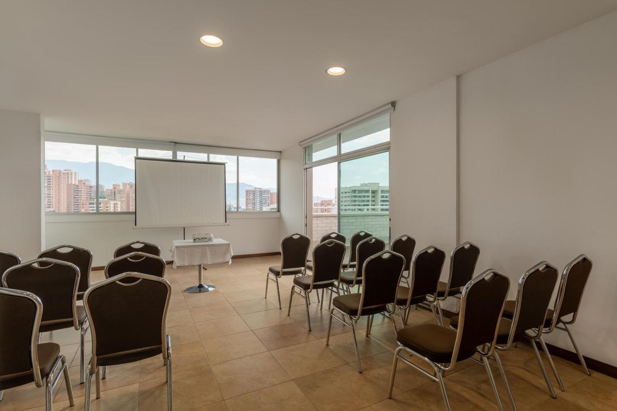 Poblado Alejandria Apartahotel 4*