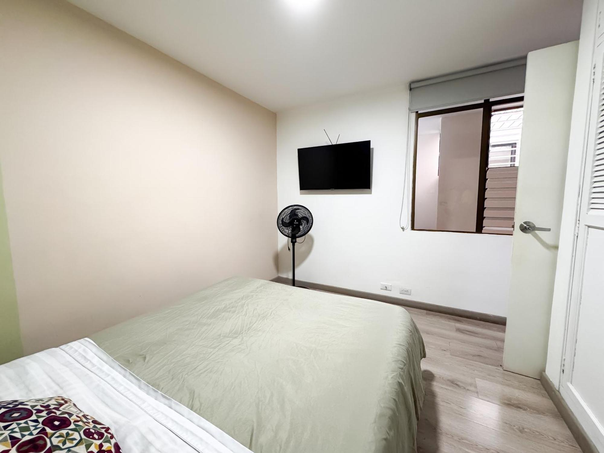 Aparta Estudio Cerca Al Parque Lleras M202 By Roots