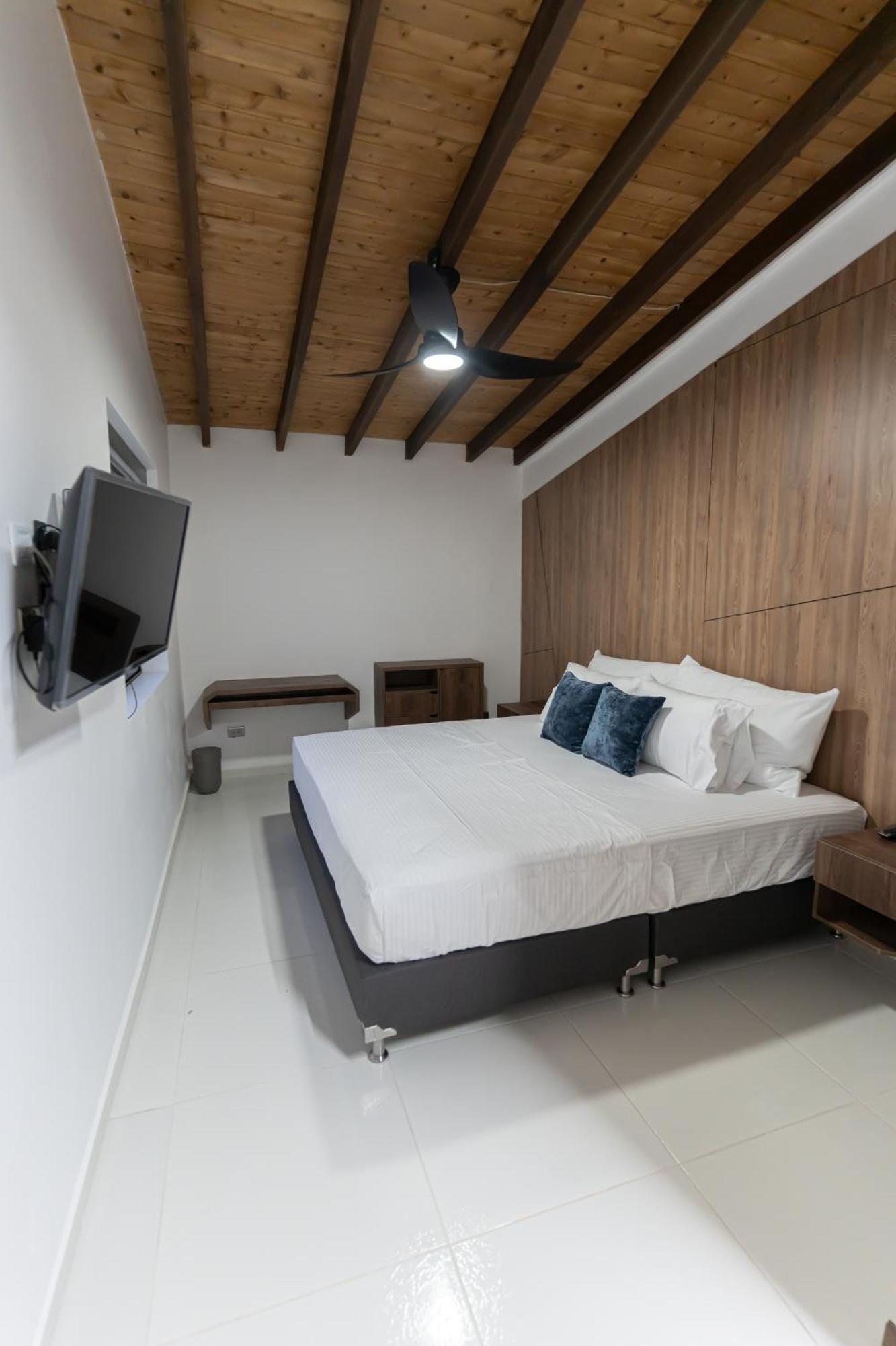Parceros House *