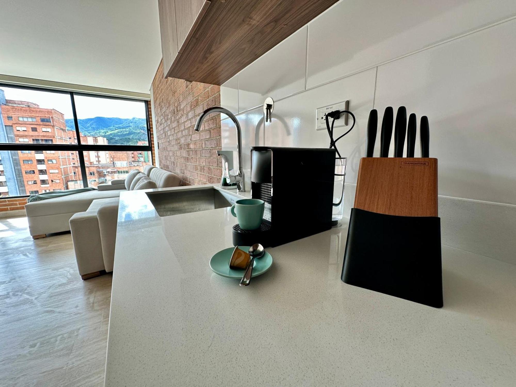Prime Location In Laureles With Ac & View Apartment