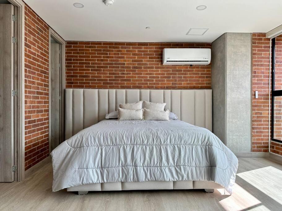 Apartment Prime Location In Laureles With Ac & View *