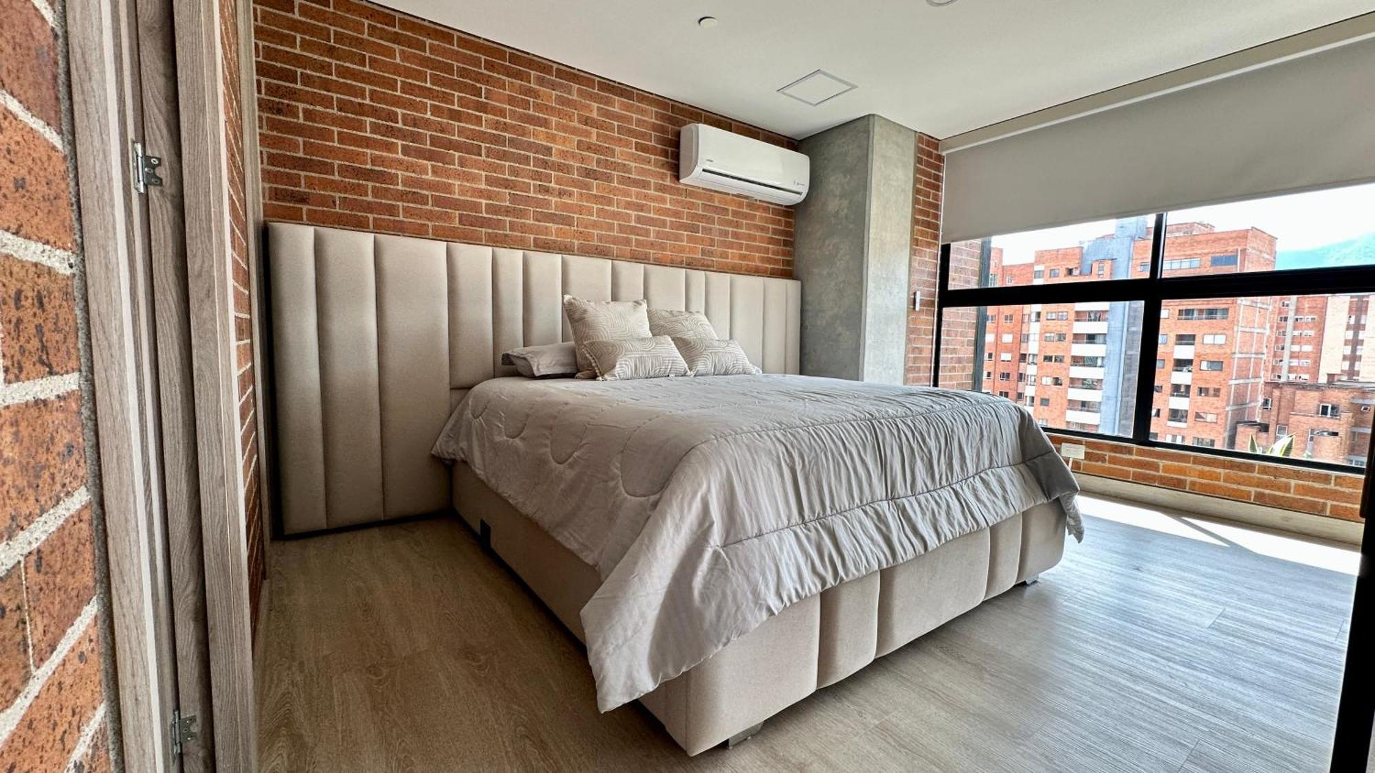 Apartment Prime Location In Laureles With Ac & View *