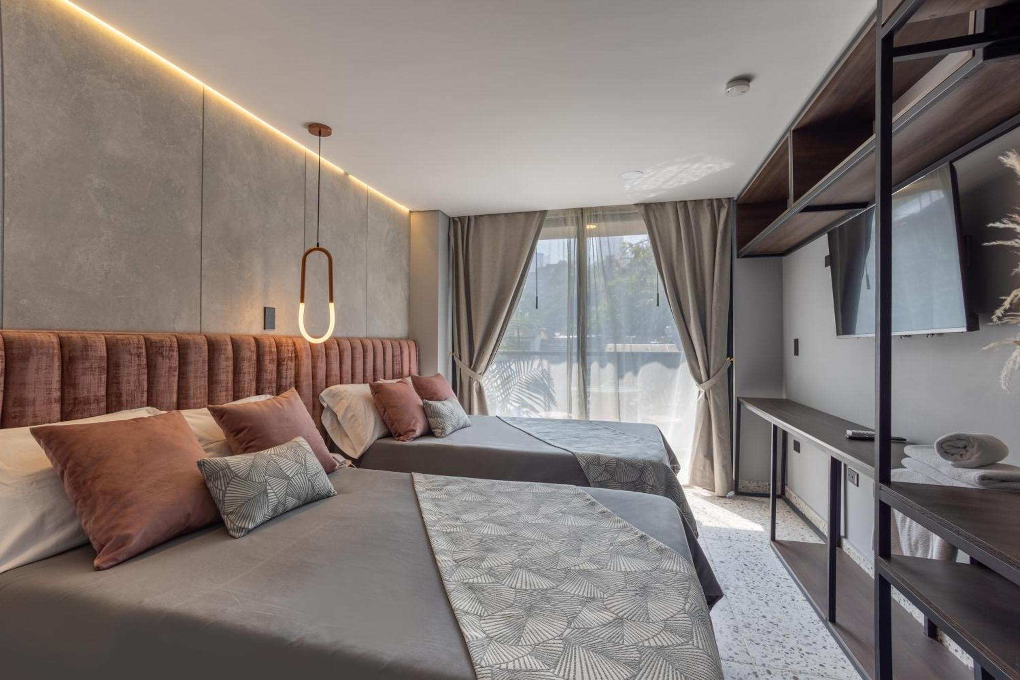 Hotel Glow 4*