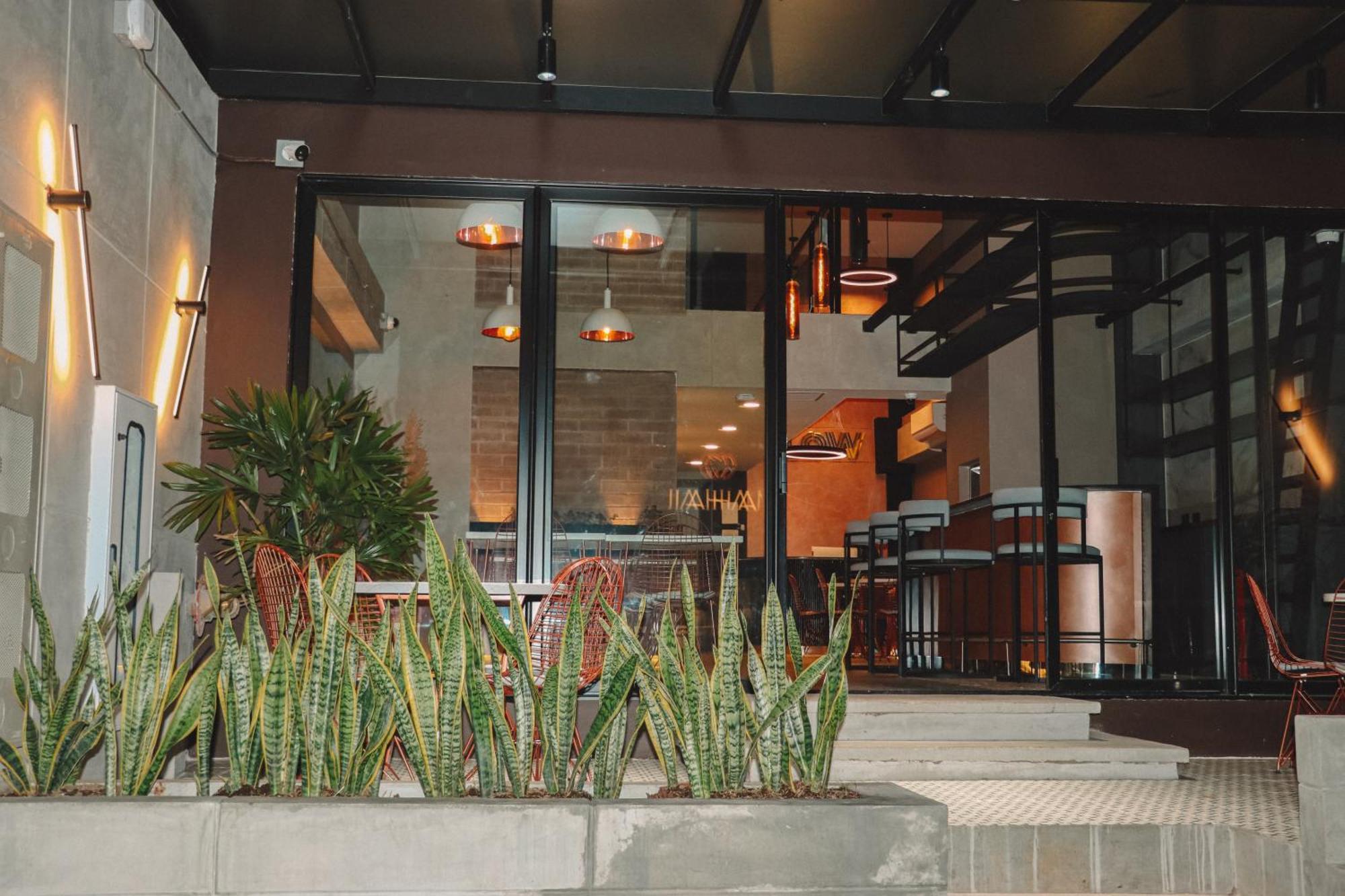 Glow 4* Medellín