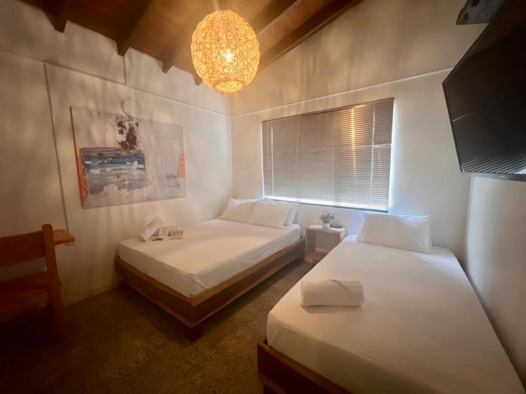 Emporium Boutique Guadalupe Laureles 3*