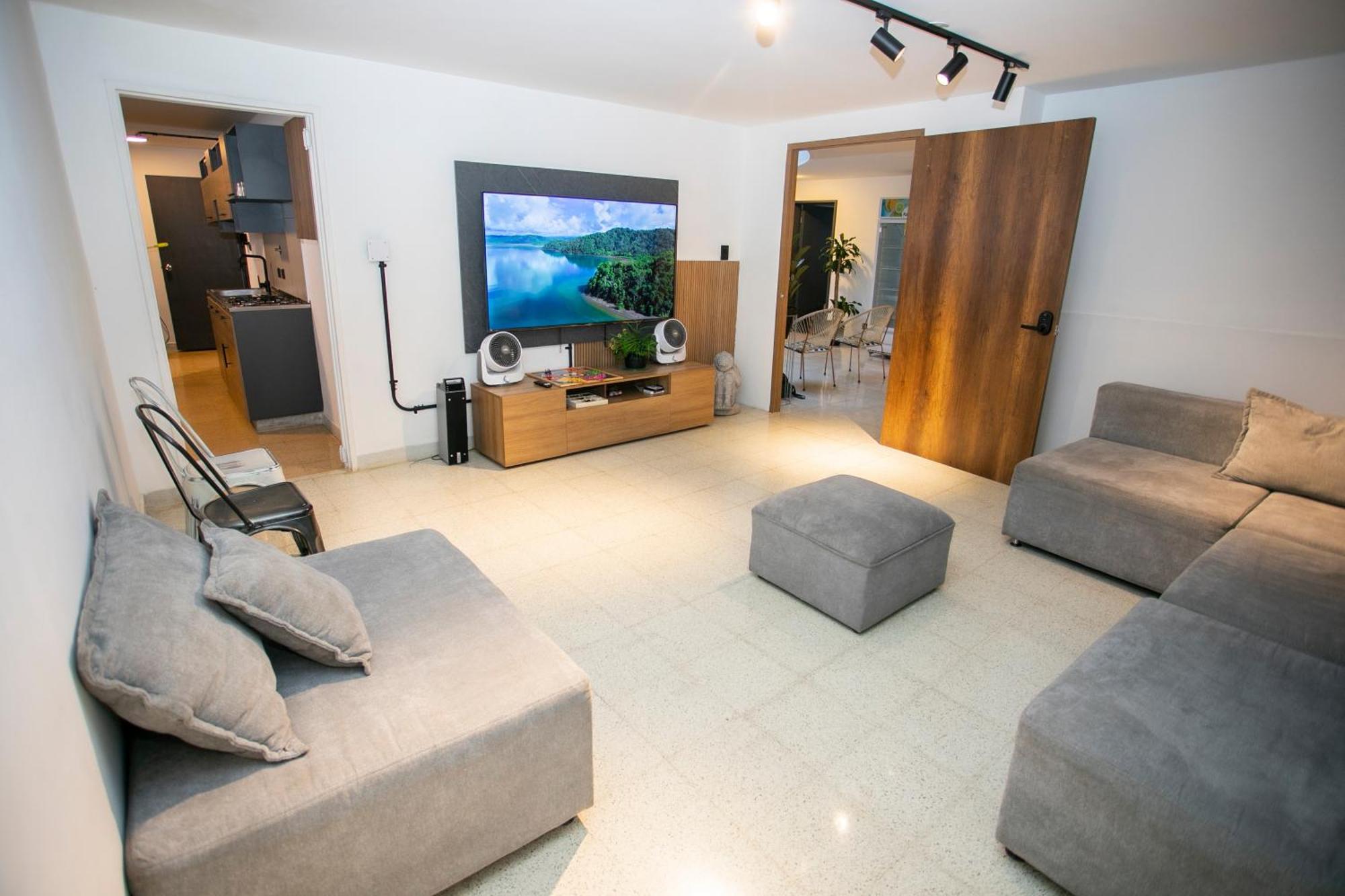 Сasa de vacaciones Lorel Spring Luxury Cozy And Relaxing 5br-ac-wifi-jacuzzi-ac-laundry *