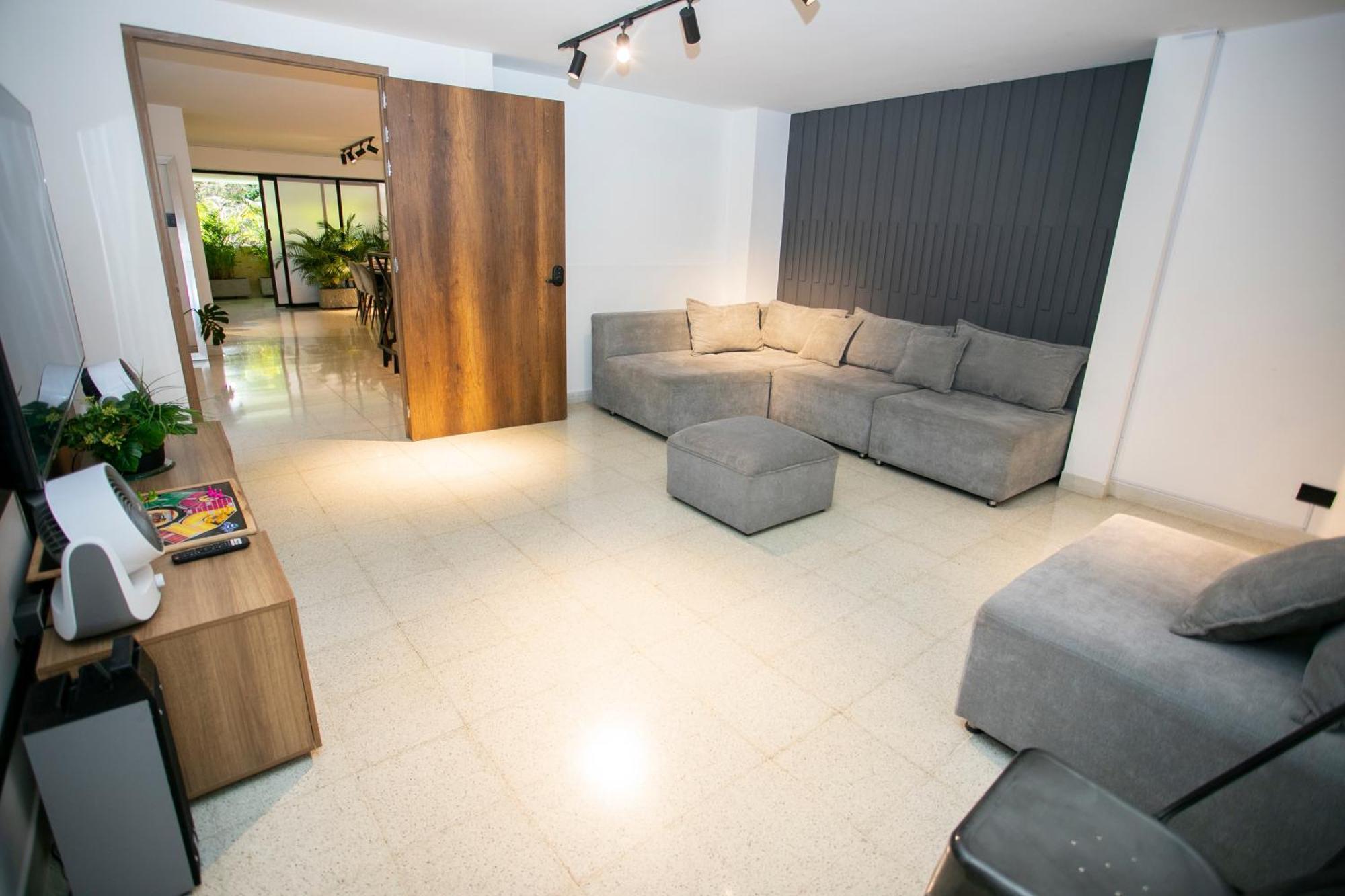 Lorel Spring Luxury Cozy And Relaxing 5br-ac-wifi-jacuzzi-ac-laundry Сasa de vacaciones